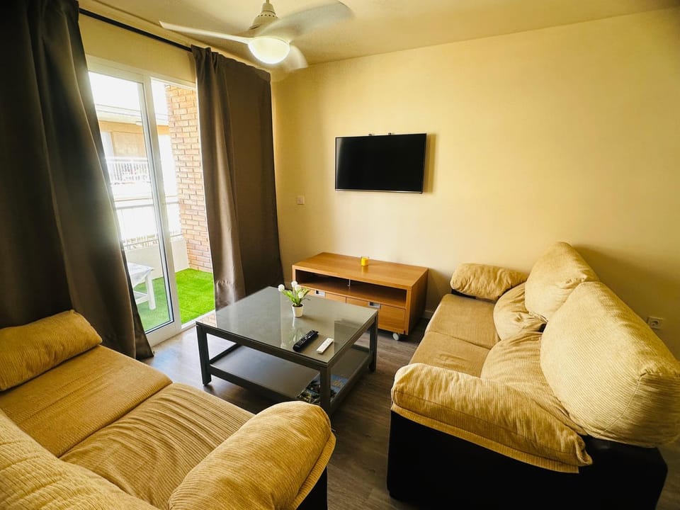 Communal lounge/ TV room, TV and multimedia, Living room