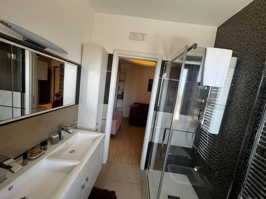 Shower, Bathroom