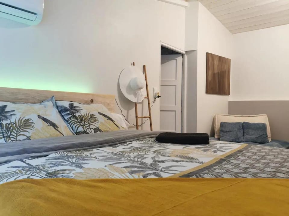 Bed, Bedroom, air conditioner