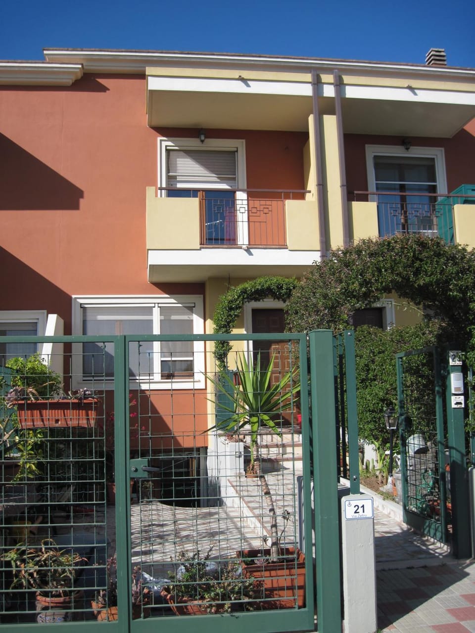 Facade/entrance
