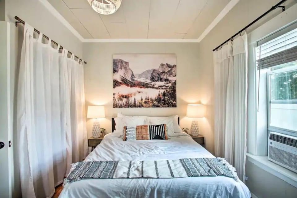 Cheerful 3 bedroom Villa with Backyard Oasis House in Spokane