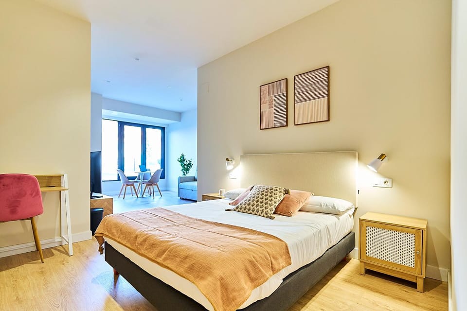 Bed, Photo of the whole room, Bedroom