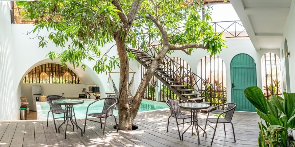 Dining area, Swimming pool, Swimming pool