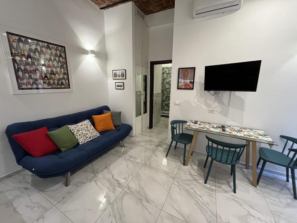 TV and multimedia, Seating area, Dining area, air conditioner