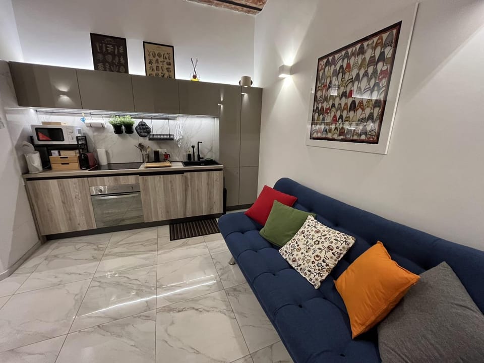 Living room, Seating area, dishwasher, stove