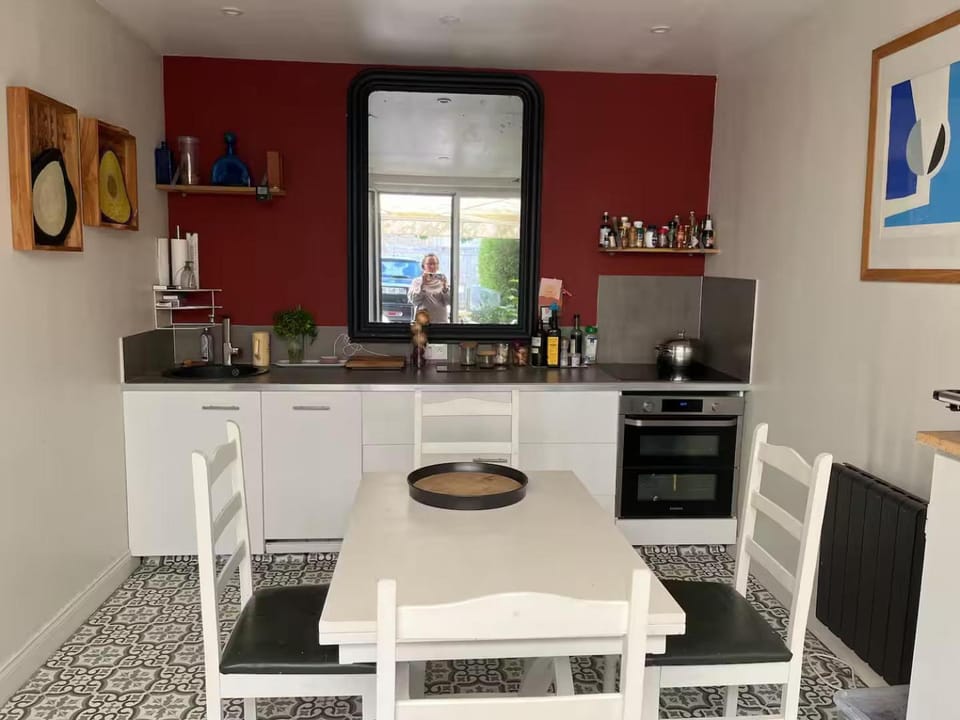 Kitchen or kitchenette, oven, pet friendly, stove, toaster