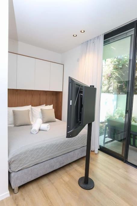 Luxury Garden Studio Apartment 3 Apartment in Tel Aviv-Yafo