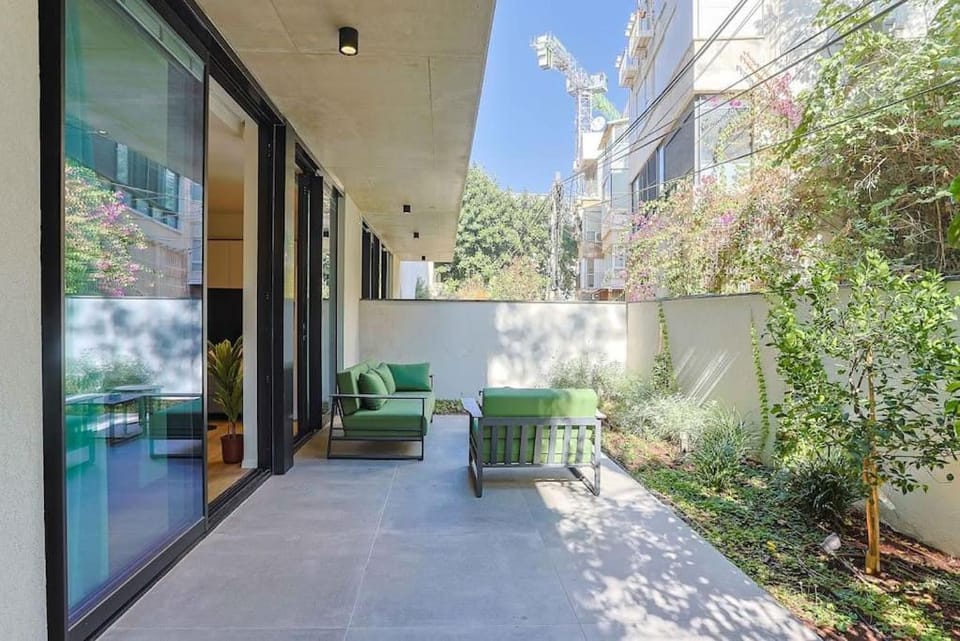 Luxury Garden Studio Apartment 3 Apartment in Tel Aviv-Yafo