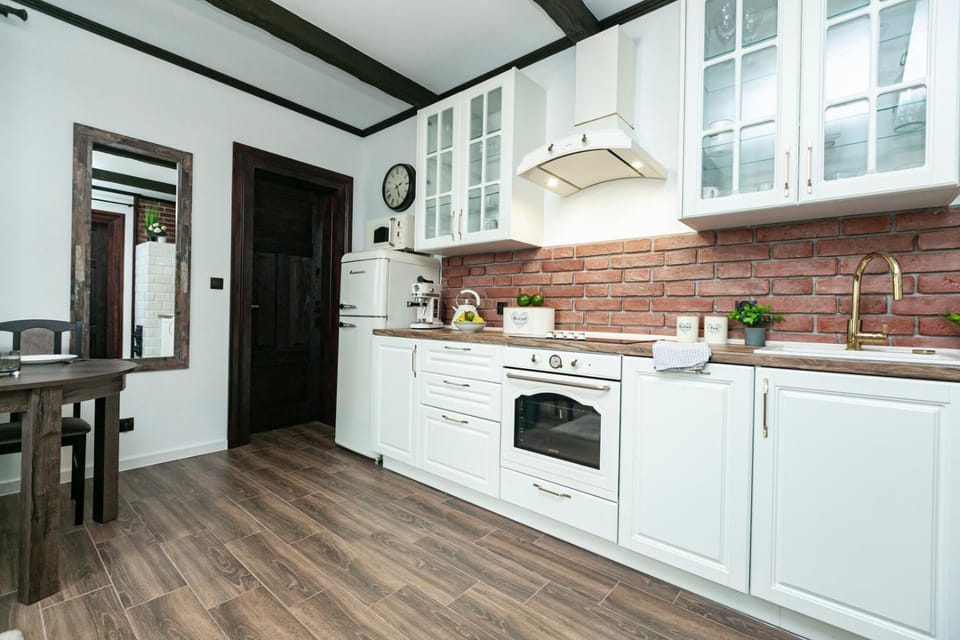 Kitchen or kitchenette, Dining area, dishwasher, stove