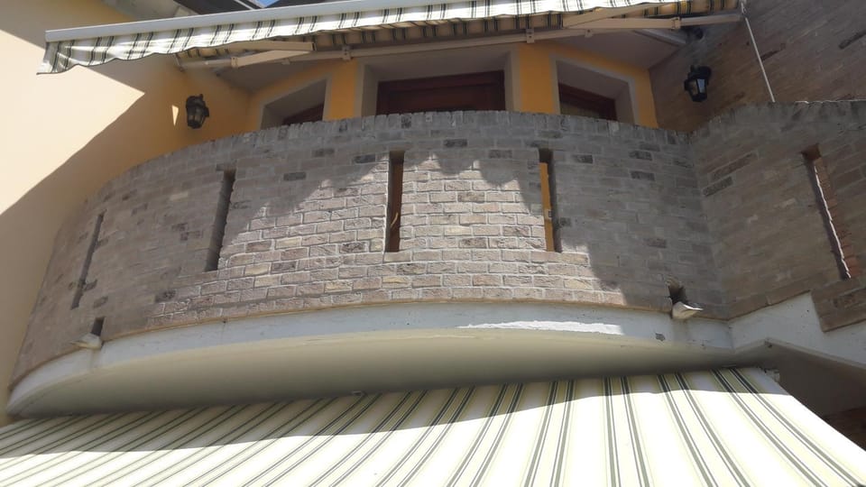Facade/entrance, View (from property/room), Balcony/Terrace