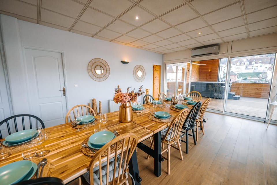 Seating area, Dining area