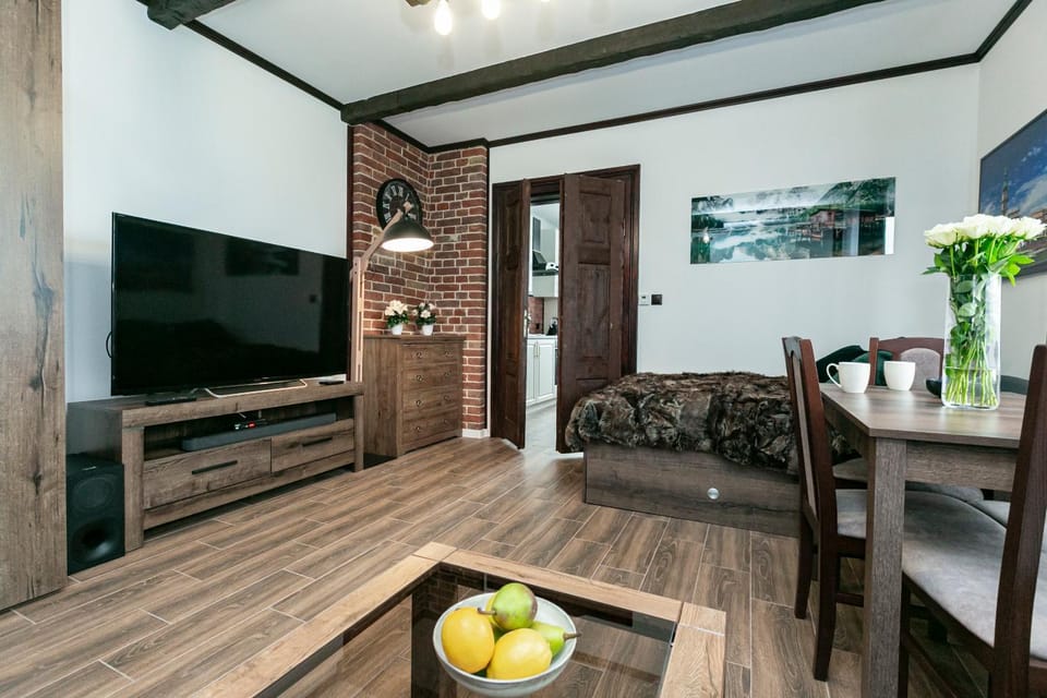 TV and multimedia, Living room, Seating area, Dining area, Evening entertainment