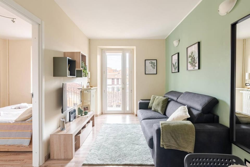 Communal lounge/ TV room, TV and multimedia, Living room, Seating area, Evening entertainment