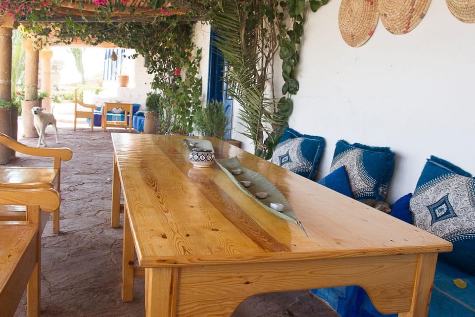 Restaurant/places to eat, Seating area