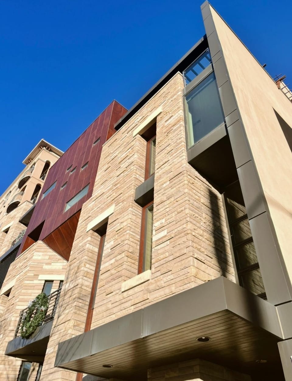 Luxe 4 bed 5 bath with Parking Walk to Capitol, Convention Center, museums and shops House in Denver