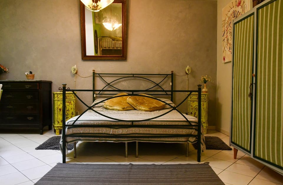 Bed, Bedroom, locker, wardrobe