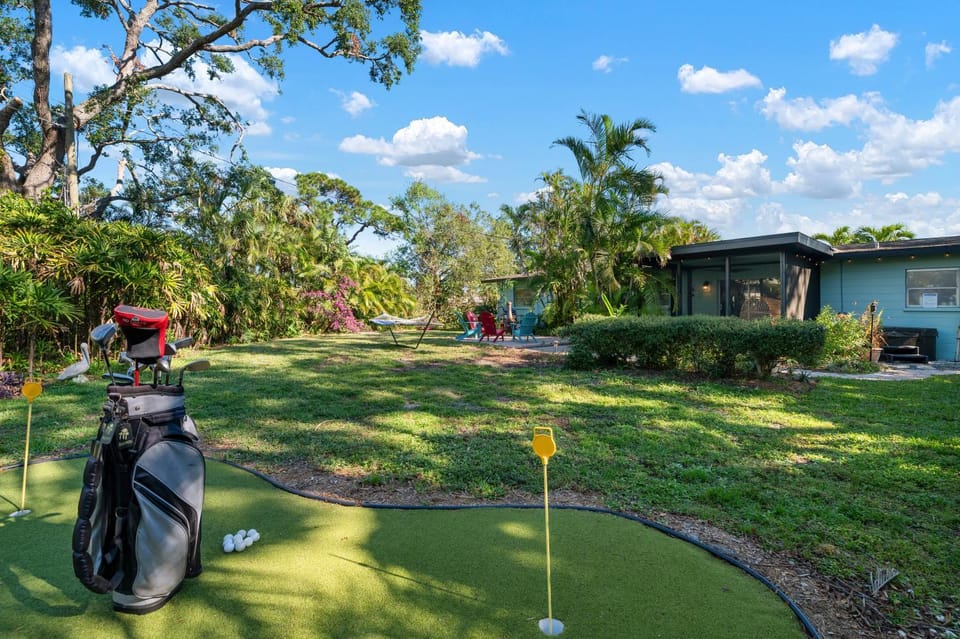 Palma Sola Oasis! Cozy tropical home with Putting Green & Spa minutes from AMI! House in Bradenton