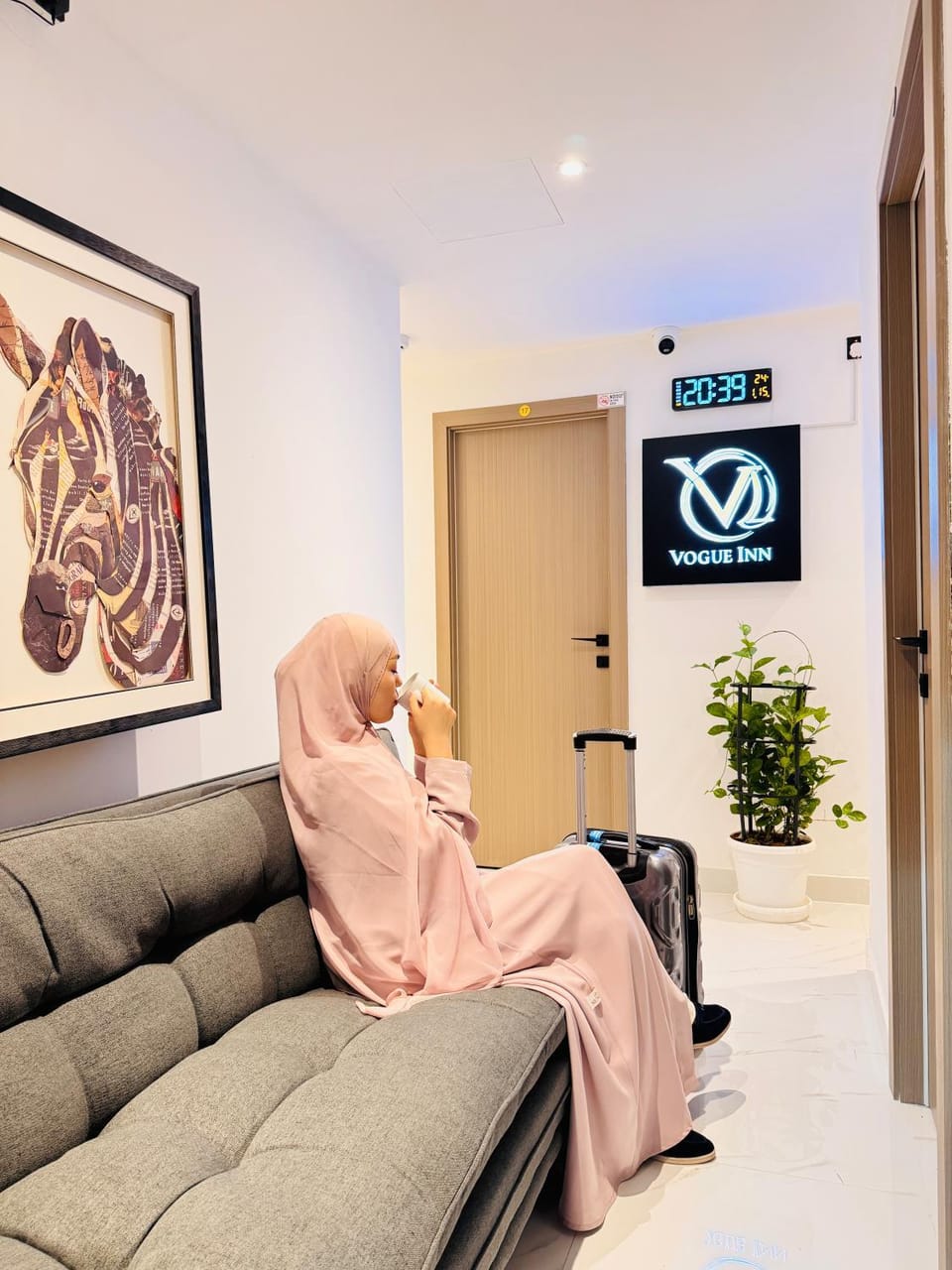 People, TV and multimedia, Living room, Seating area, group of guests