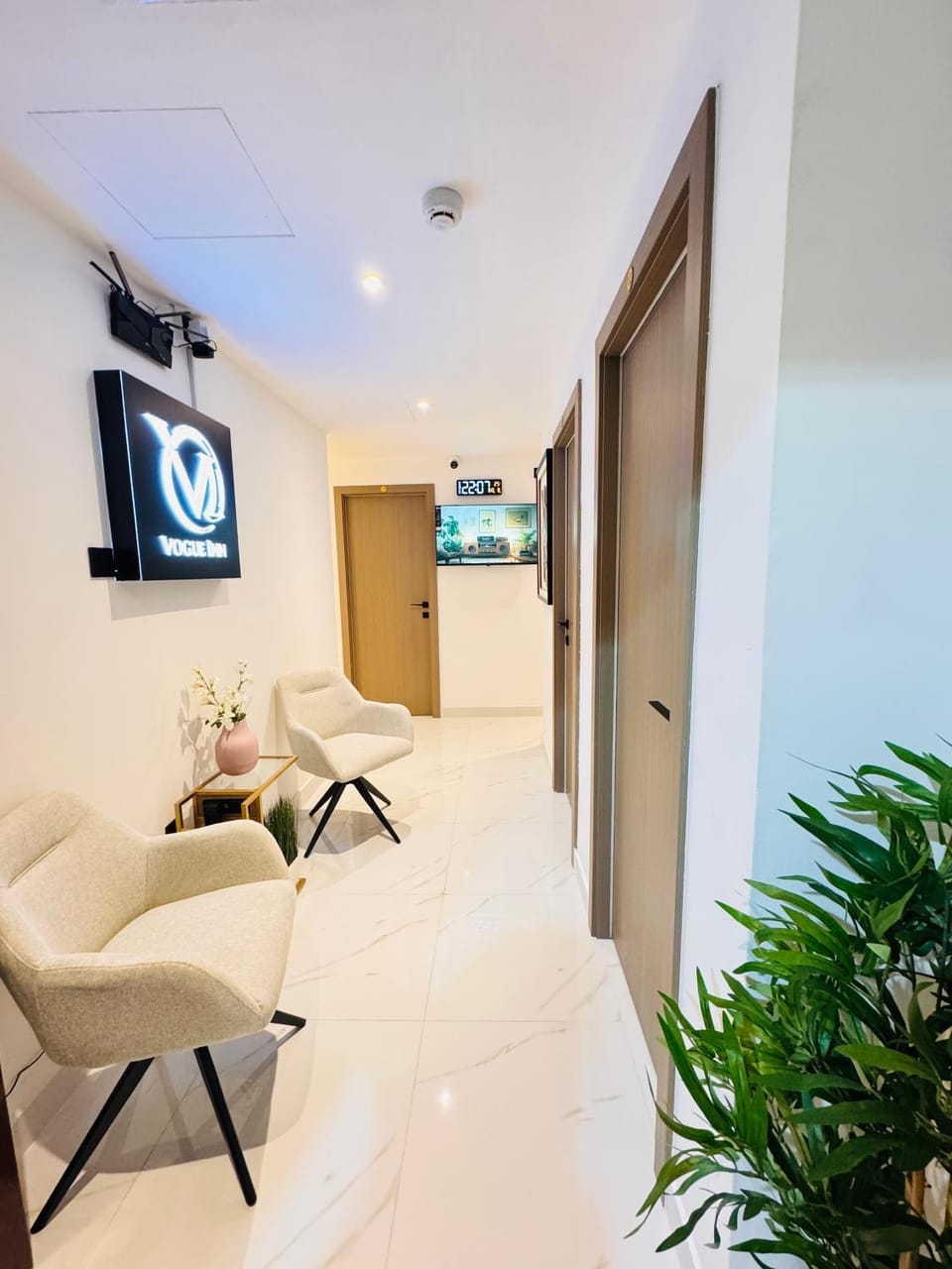 Communal lounge/ TV room, TV and multimedia, Living room, Seating area, Evening entertainment, air conditioner