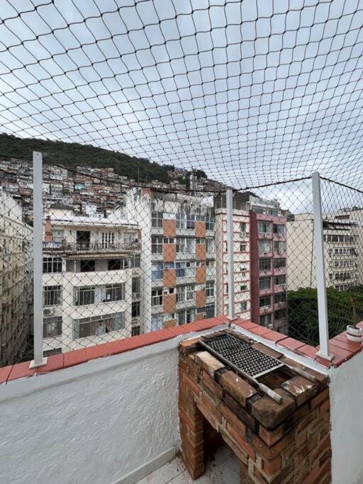 Republica femenina quartos privados e compartilhados em predio residencial Apartment in Rio de Janeiro