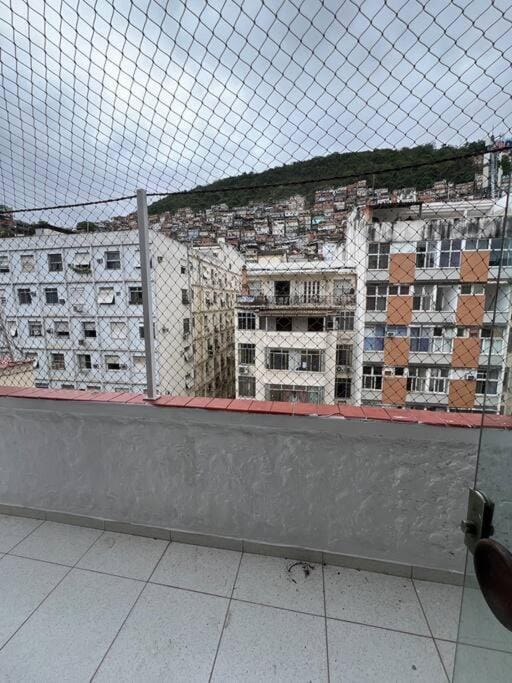 Republica femenina quartos privados e compartilhados em predio residencial Apartment in Rio de Janeiro