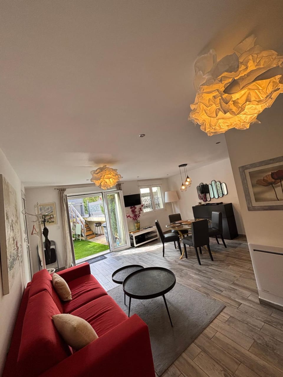 L Olivier Villa in Suresnes