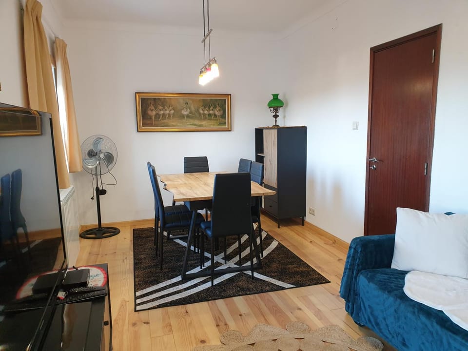 Living room, Dining area, Food, Food