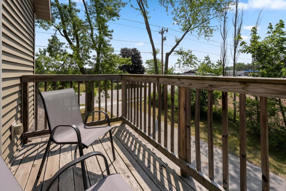 Upper Deck by Simple Life Rentals House in Sturgeon Bay