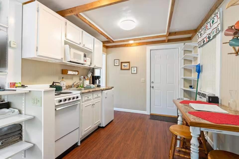 Tuckaway Cottage by Simple Life Rentals Apartment in Ephraim