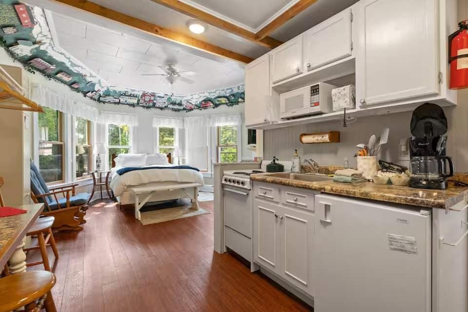 Tuckaway Cottage by Simple Life Rentals Apartment in Ephraim