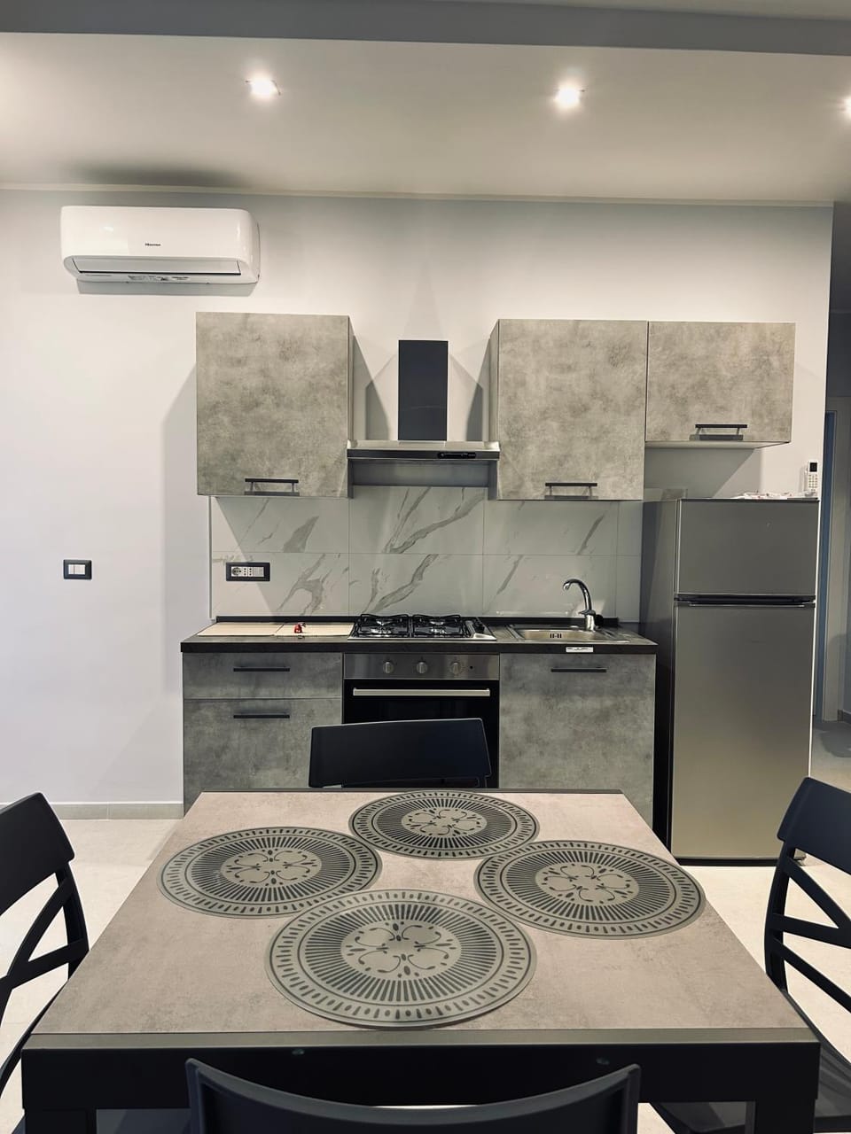 Kitchen or kitchenette, Dining area, stove, air conditioner