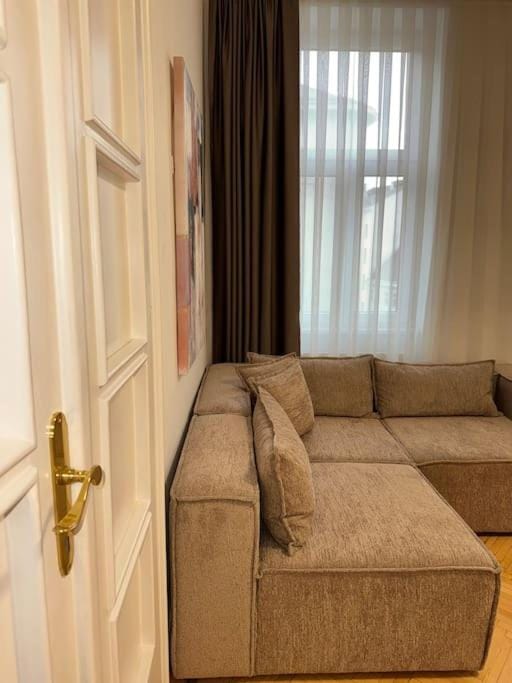 Modernes Apartment in Karlsplatz Nähe 15 Apartment in Vienna