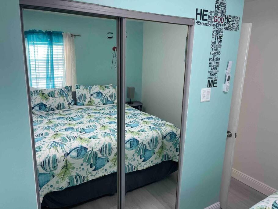 King Bed Downtown Courtyard Apt Apartment in West Palm Beach