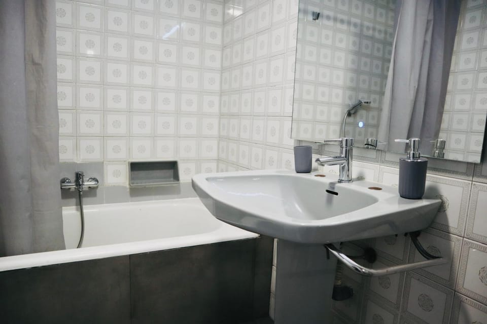 Bathroom, Bath