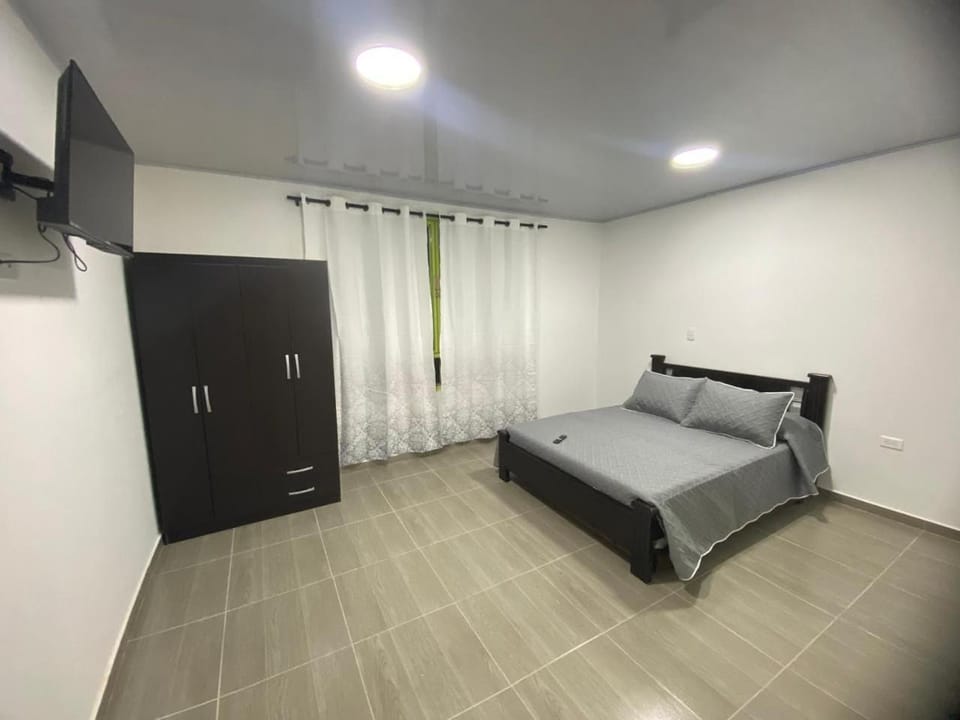 Bed, TV and multimedia, Photo of the whole room, Bedroom, wardrobe