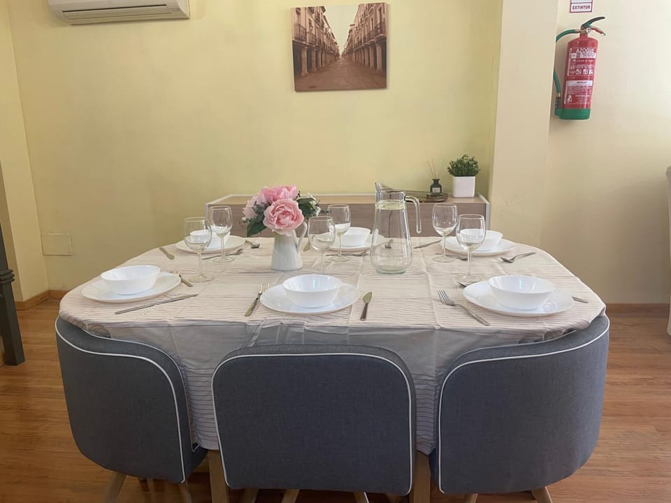 Food and drinks, Dining area, air conditioner