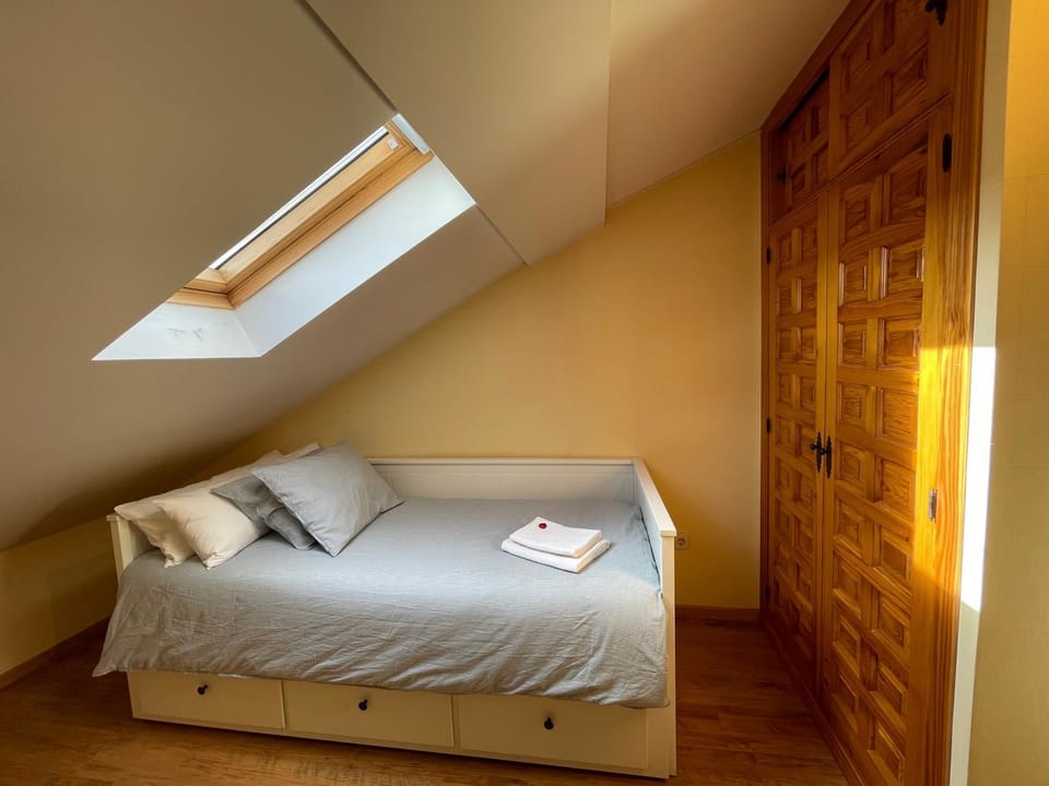 Bed, Photo of the whole room, Bedroom, wardrobe