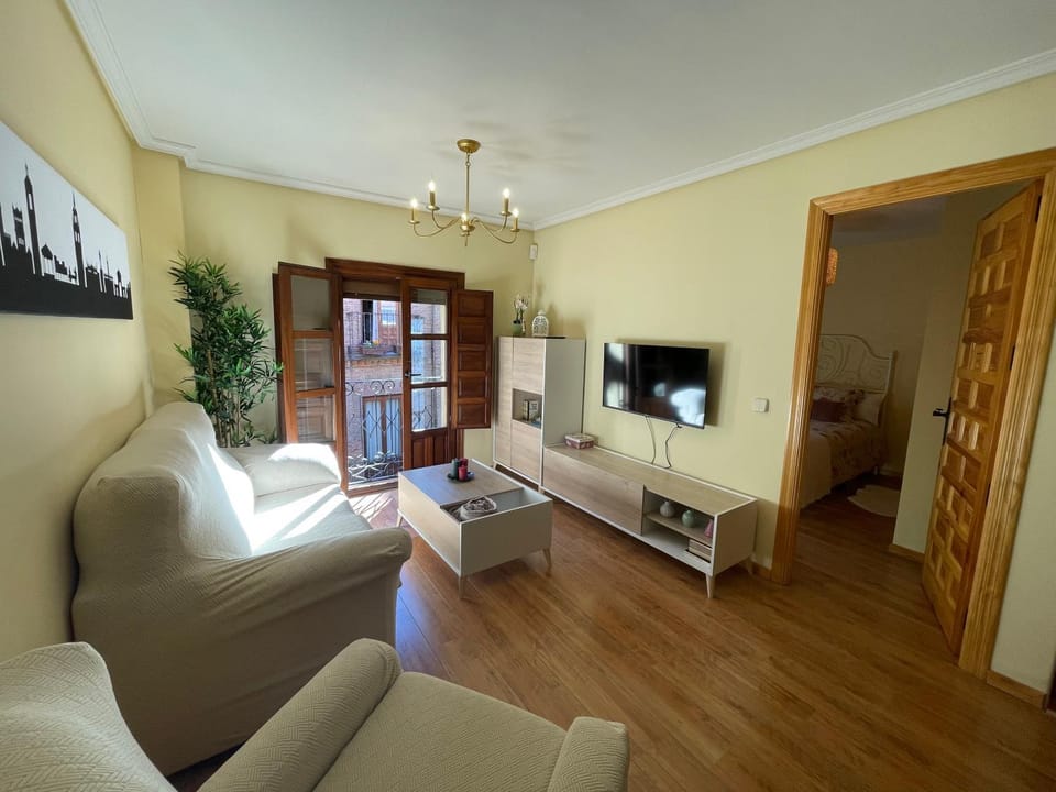 Communal lounge/ TV room, TV and multimedia, Living room, Seating area