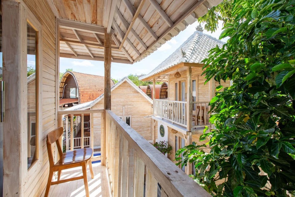 Property building, Day, Balcony/Terrace