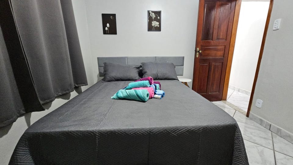 Bedroom, towels