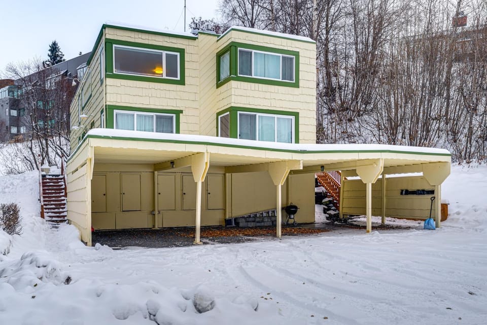 1 Mi to Dtwn: Cozy Condo in Anchorage! House in Anchorage