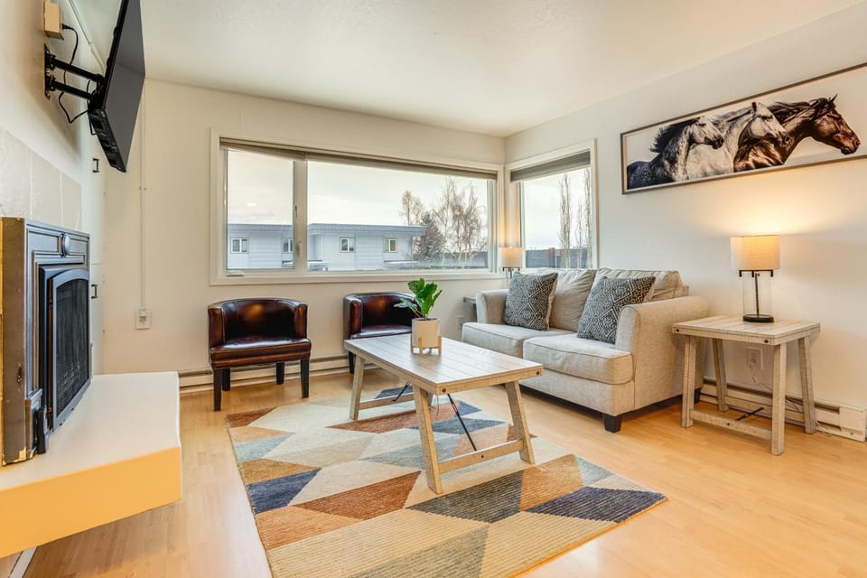 1 Mi to Dtwn: Cozy Condo in Anchorage! House in Anchorage