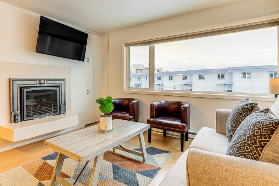 1 Mi to Dtwn: Cozy Condo in Anchorage! House in Anchorage
