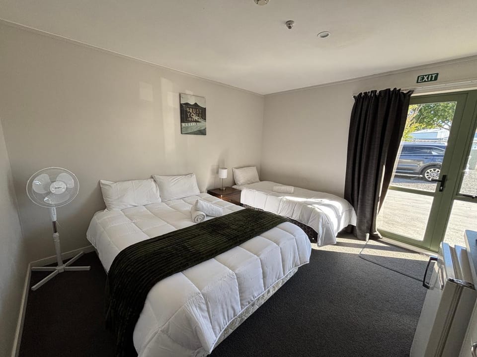 Leopard Hotel Hotel in Hawke's Bay