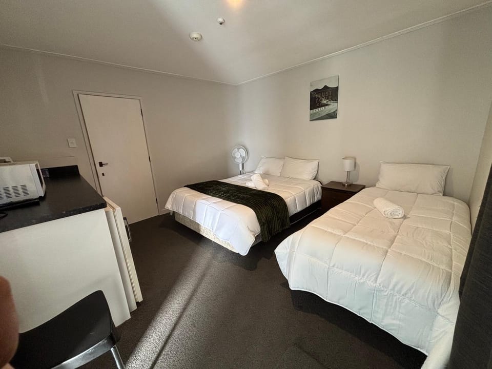 Leopard Hotel Hotel in Hawke's Bay