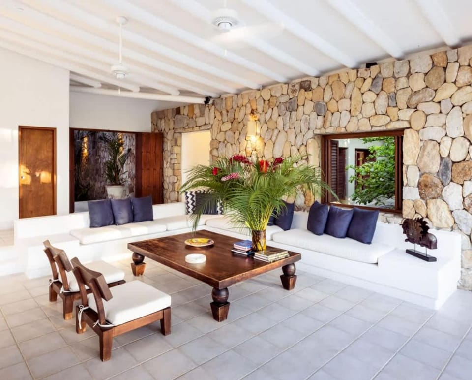 Spacious 5BR Villa at Mesa de Yeguas Apartment in Anapoima