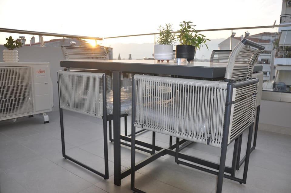 View (from property/room), Balcony/Terrace, Dining area