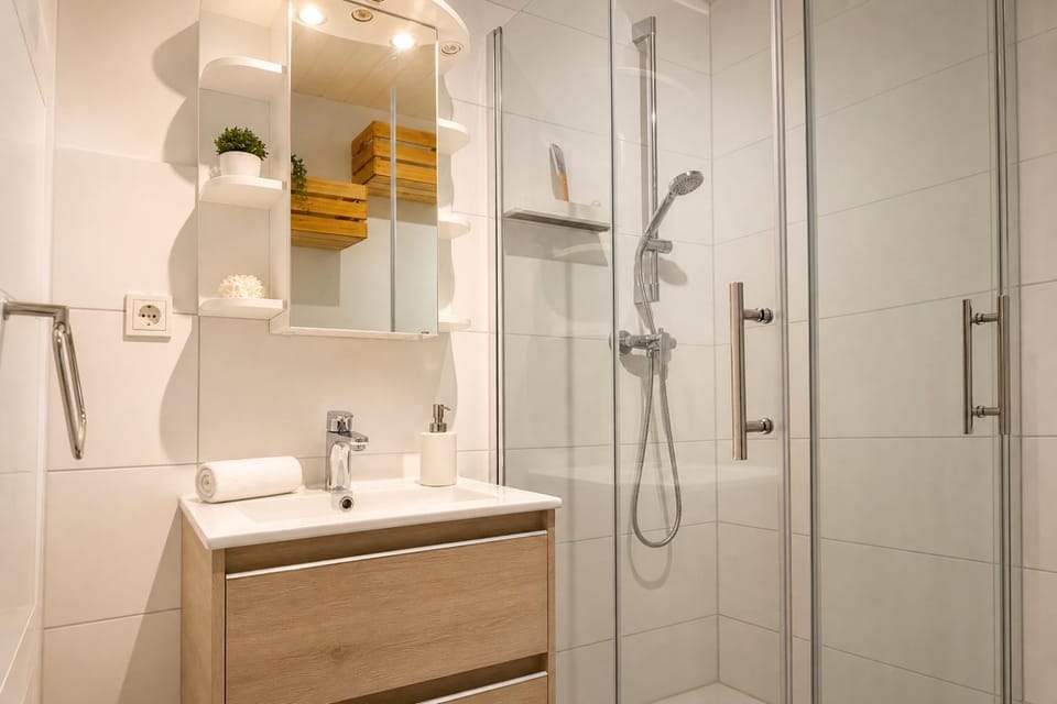 Shower, Bathroom