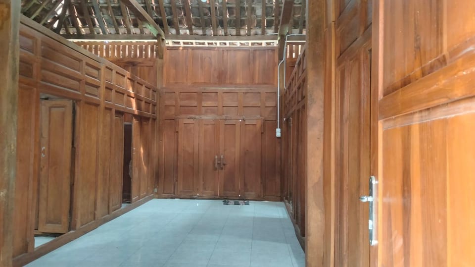 Game Room, Seating area