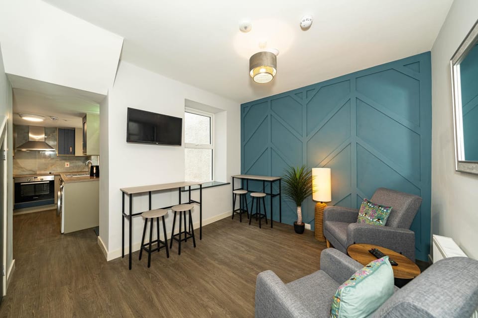 TV and multimedia, Kitchen or kitchenette, Living room, Seating area, Dining area, oven